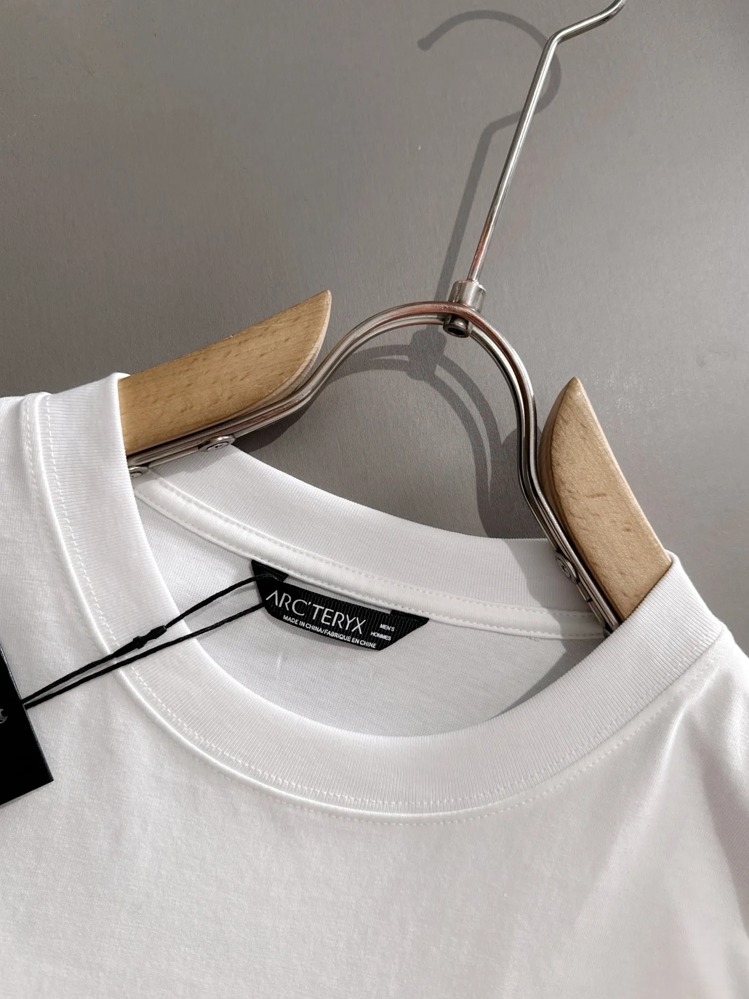 ARC TERYX 2025New Arrival logo Same Style t 100％ 32 ：White Size：XS S M L